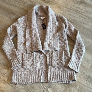 BNWT Talula Aritzia Cardigan Size XS Lambswool Cashmere Angora